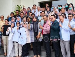 Massa Dokter dan Nakes Beri Dukungan untuk Dokter Ratna di PN Pangkalpinang