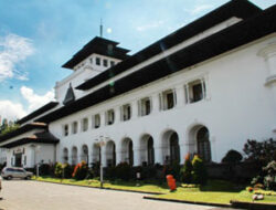 Misteri Dana Rp 3,9 Miliar untuk Gerbang Gedung Sate yang Belum Terungkap