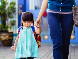 Tips Membantu Anak Nyaman di Hari Pertama Sekolah