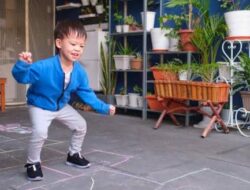 7 Ide Permainan Kapur Kreatif untuk Anak di Rumah