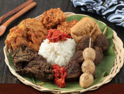 Rekomendasi tempat bukber menarik di Cirebon: Nasi Jamblang, Empal Gentong, Bistro