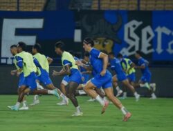 Bojan Hodak Ubah Ritme Persib di Bulan Ramadhan: Marc Klok Kembali, Castel Siap Bersinar