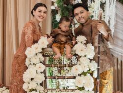 7 Foto Tedak Siten Anak Aaliyah Massaid dan Thariq Halilintar