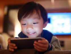 Pembatasan Media Sosial untuk Anak di Bawah 16 Tahun Diwajibkan, Komdigi Minta Platform Patuh